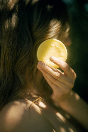 Nawilżająca odżywka do włosów w kostce Lunula