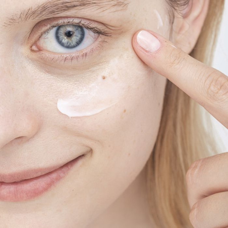 Liftingująco-ujędrniające serum-krem pod oczy i na powieki z peptydami i ceramidami